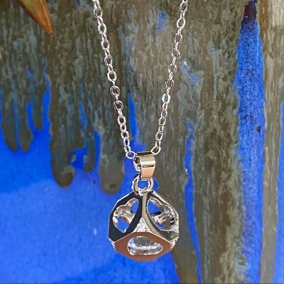 Heart Cube Floating Crystal Necklace Made w/ Swarovski Crystal - Picture 1 of 8